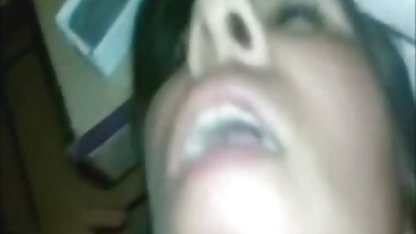 بریتنی کهربا می شود فلیم سوپرسکسی خارجی برای زندگی خود را زمانی که یک سارق را شکست